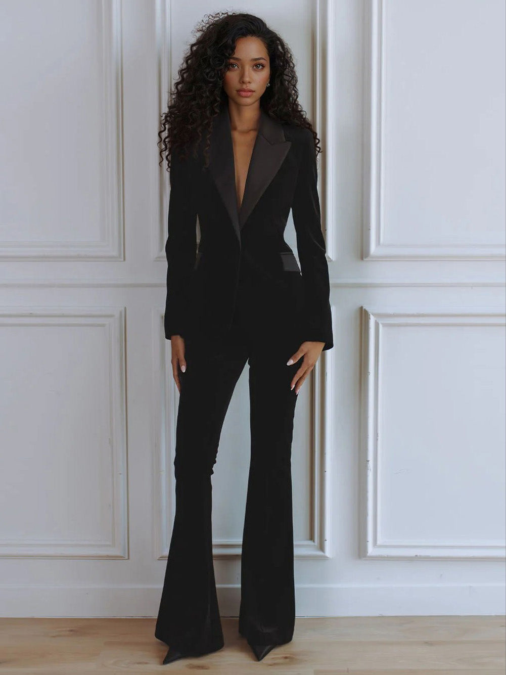 Blazer in Velvet — Slim Fit Single Button Closure with Satin Lapel Trim for Women