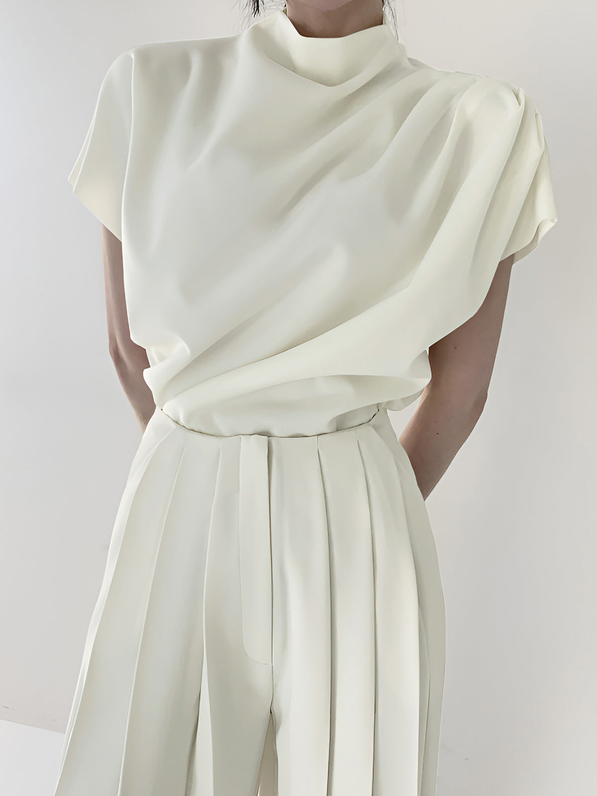 Top in Crepe — Asymmetric Draped Cowl Neck with Cap Sleeve for Elegant Occasions