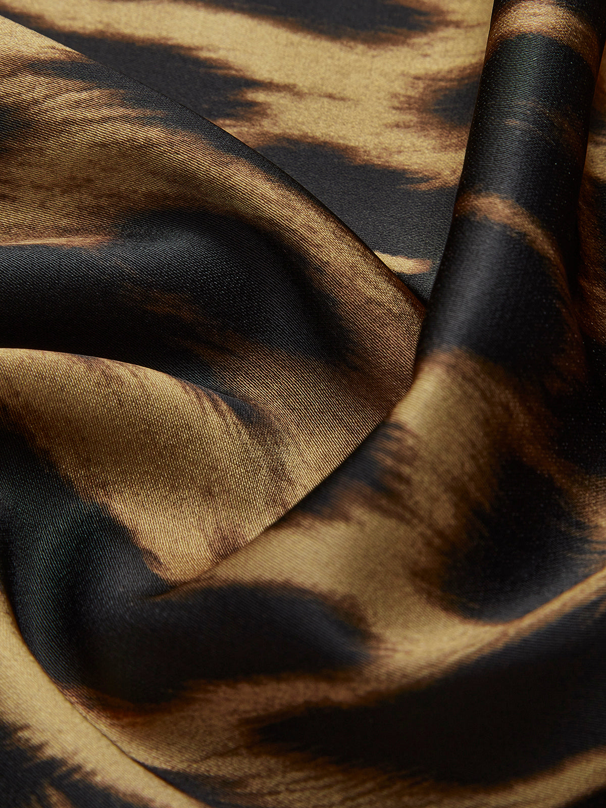 Skirt in Viscose — Slim Maxi with Leopard Print and Low Rise for Bold Style