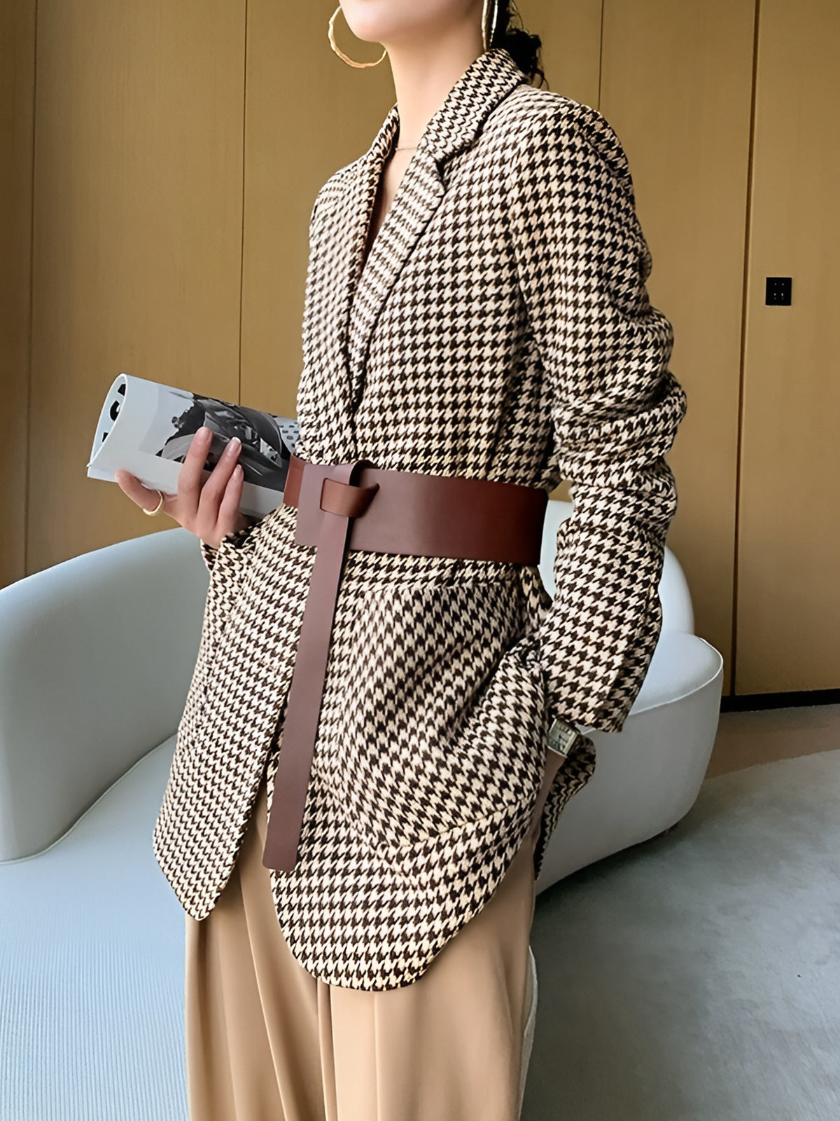 Blazer in Houndstooth — Belted Oversized Fit with Notch Lapel for Women