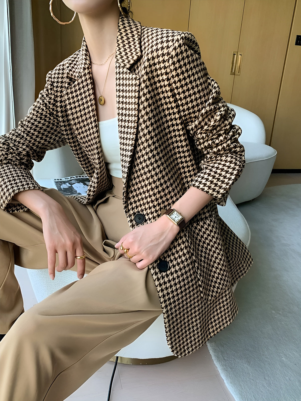 Blazer in Houndstooth — Belted Oversized Fit with Notch Lapel for Women