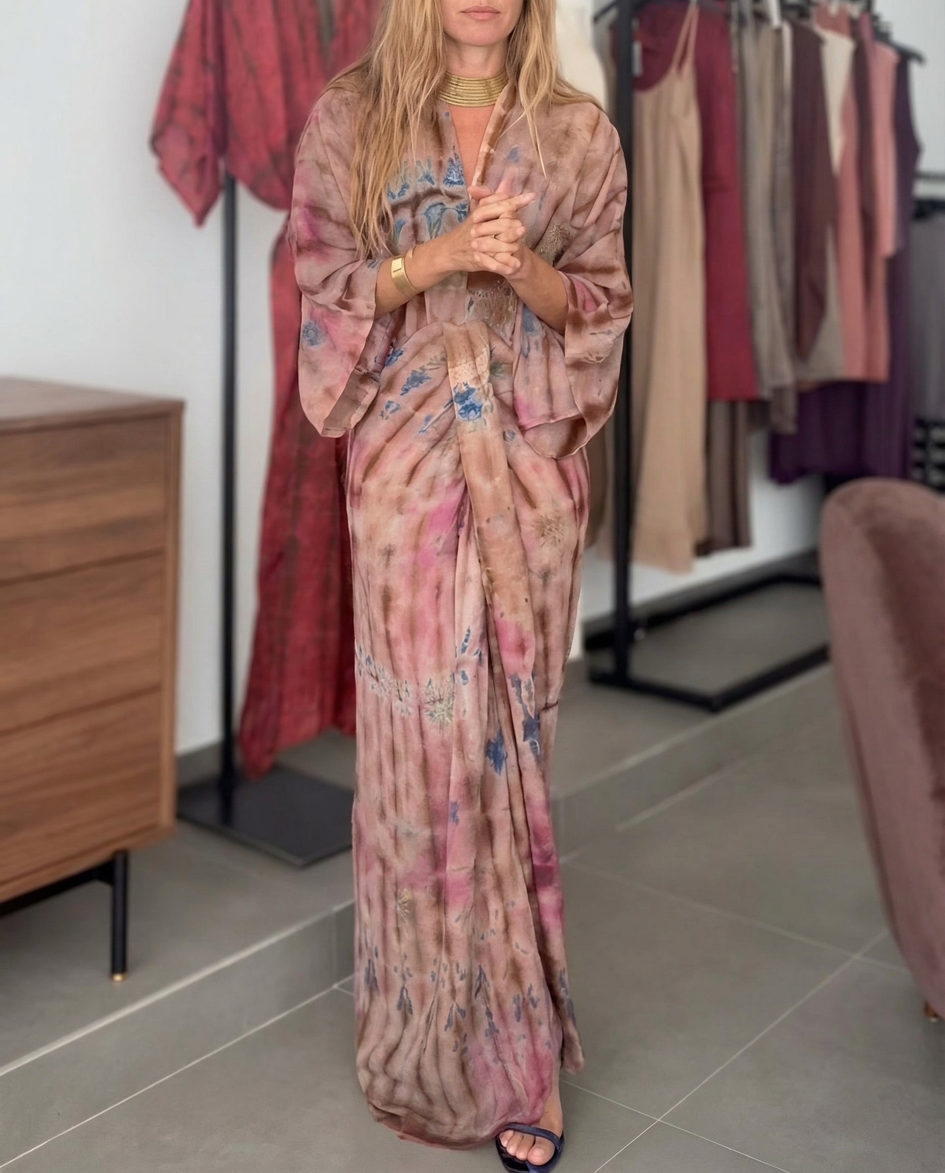 Dress in Viscose — V-Neck Kimono Sleeve Maxi with Boho Print and Front Twist