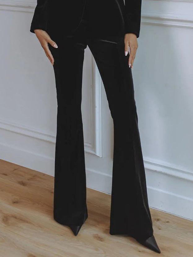 Blazer in Velvet — Slim Fit Single Button Closure with Satin Lapel Trim for Women