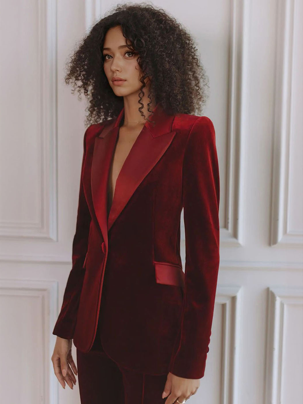 Blazer in Velvet — Slim Fit Single Button Closure with Satin Lapel Trim for Women