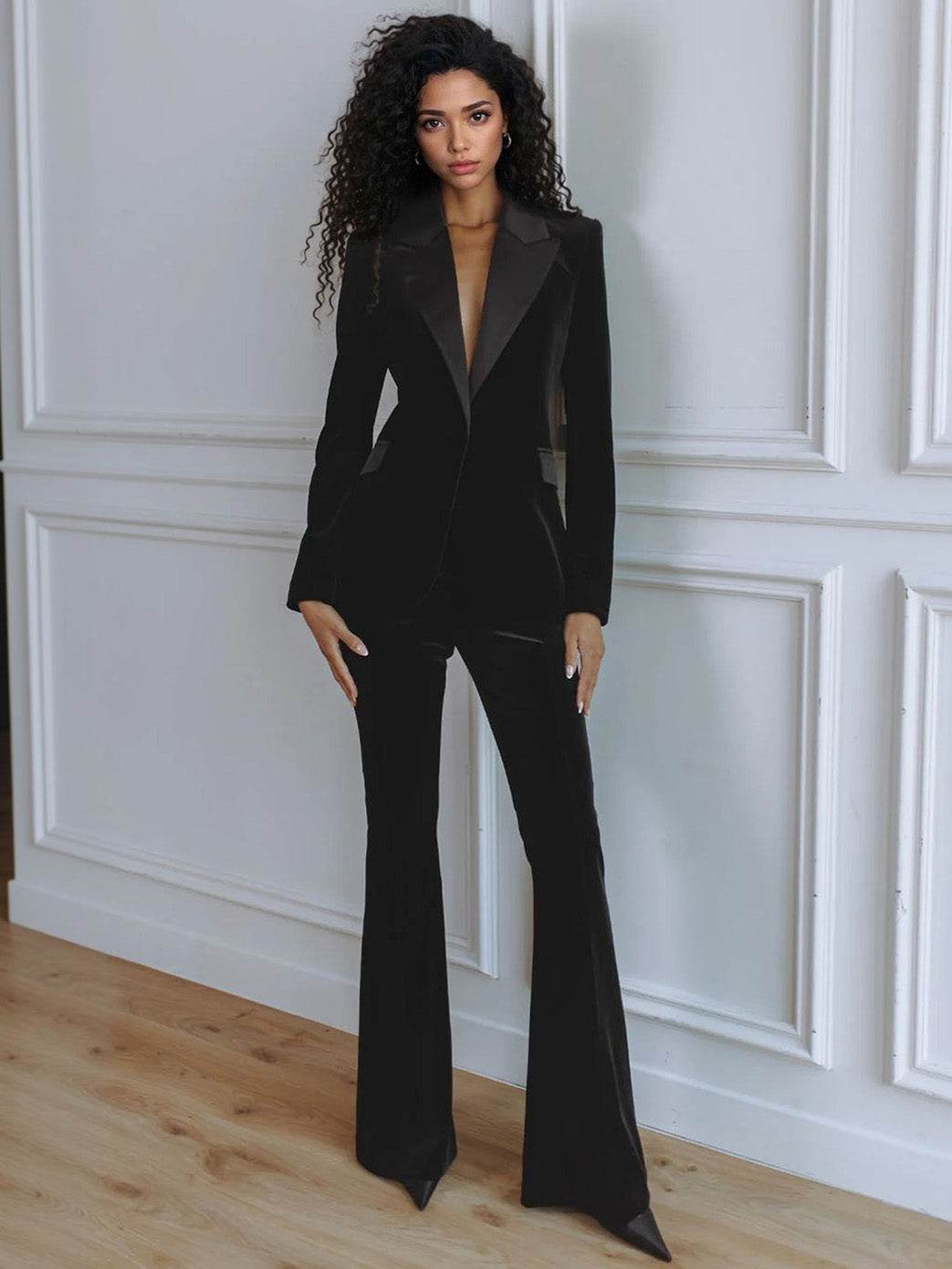 Blazer in Velvet — Slim Fit Single Button Closure with Satin Lapel Trim for Women