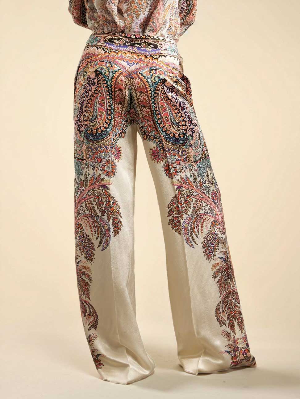 Blouse in Chiffon — Paisley Print with Ruffle V-Neck and Long Bell Sleeves for Boho Style