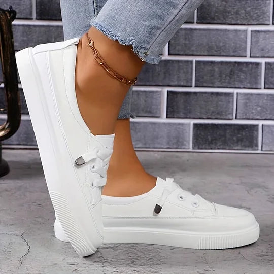 Sneakers with Chunky Platform Sole in Faux Leather — Lace Up Everyday Style for Women