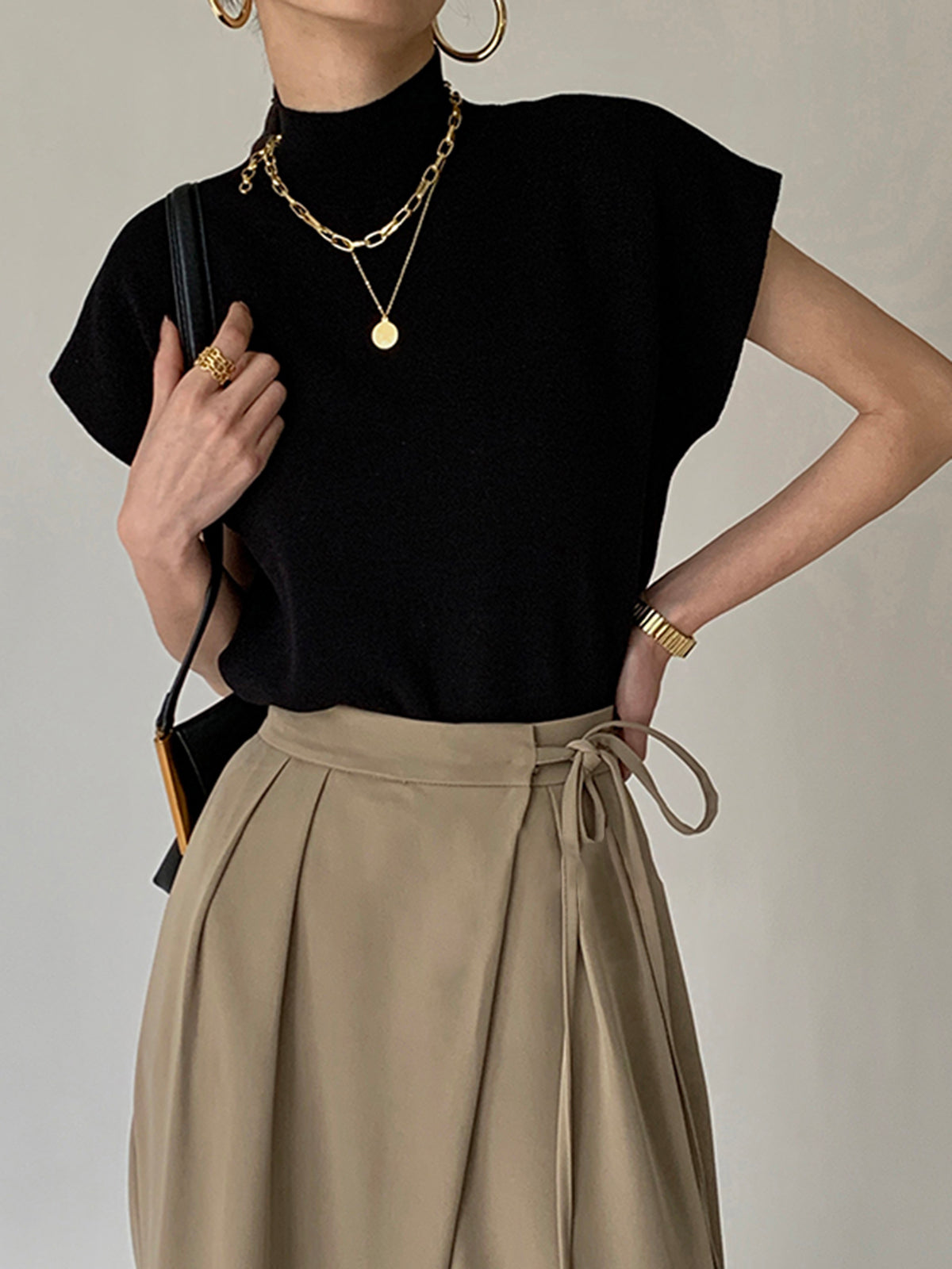 Top in Viscose Knit — Sleeveless Mock Neck with Padded Shoulders for Elegant Everyday Style