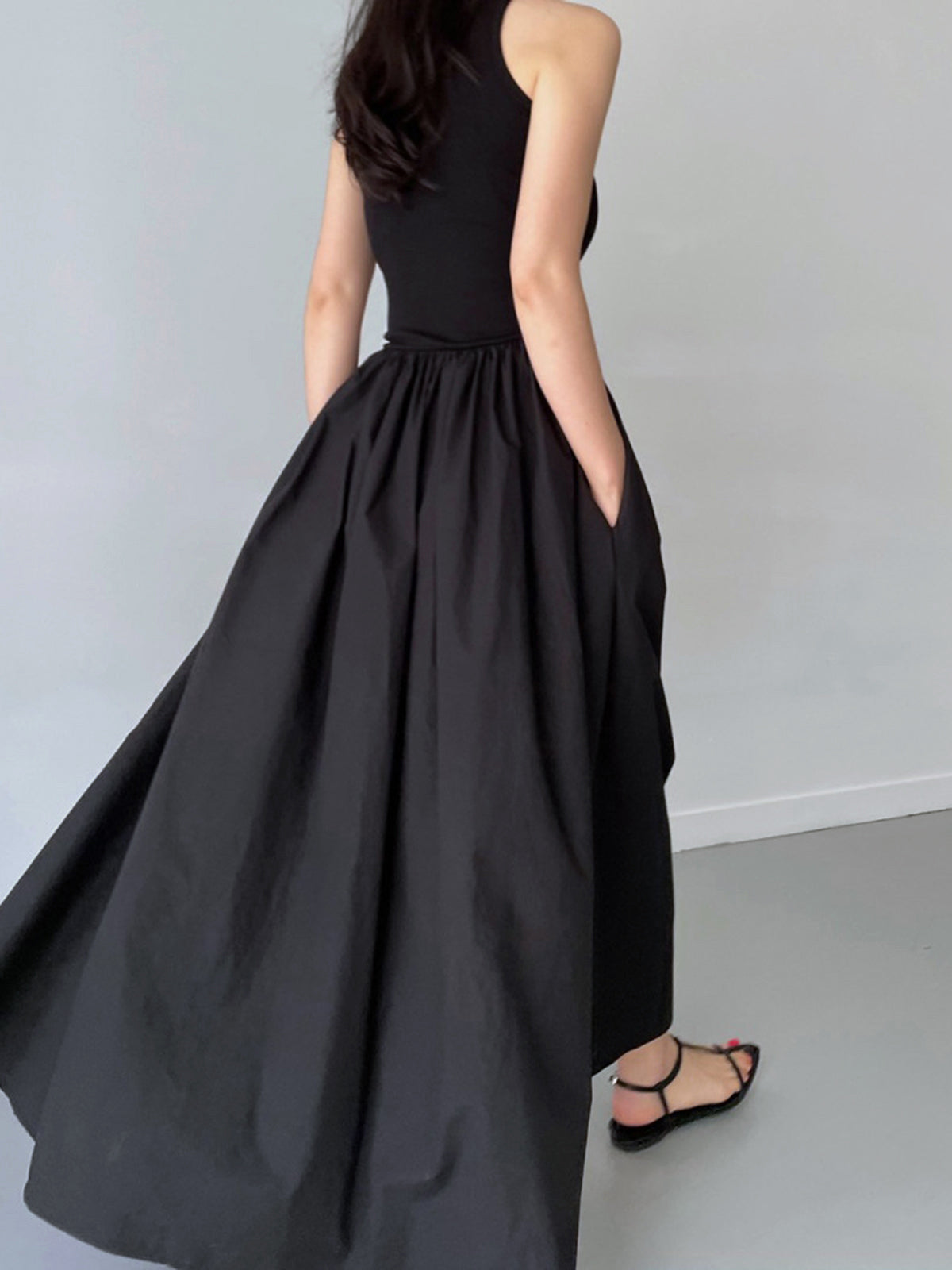 Dress in Cotton — Sleeveless Ribbed Bodice Midi with Full Gathered Skirt and Pockets