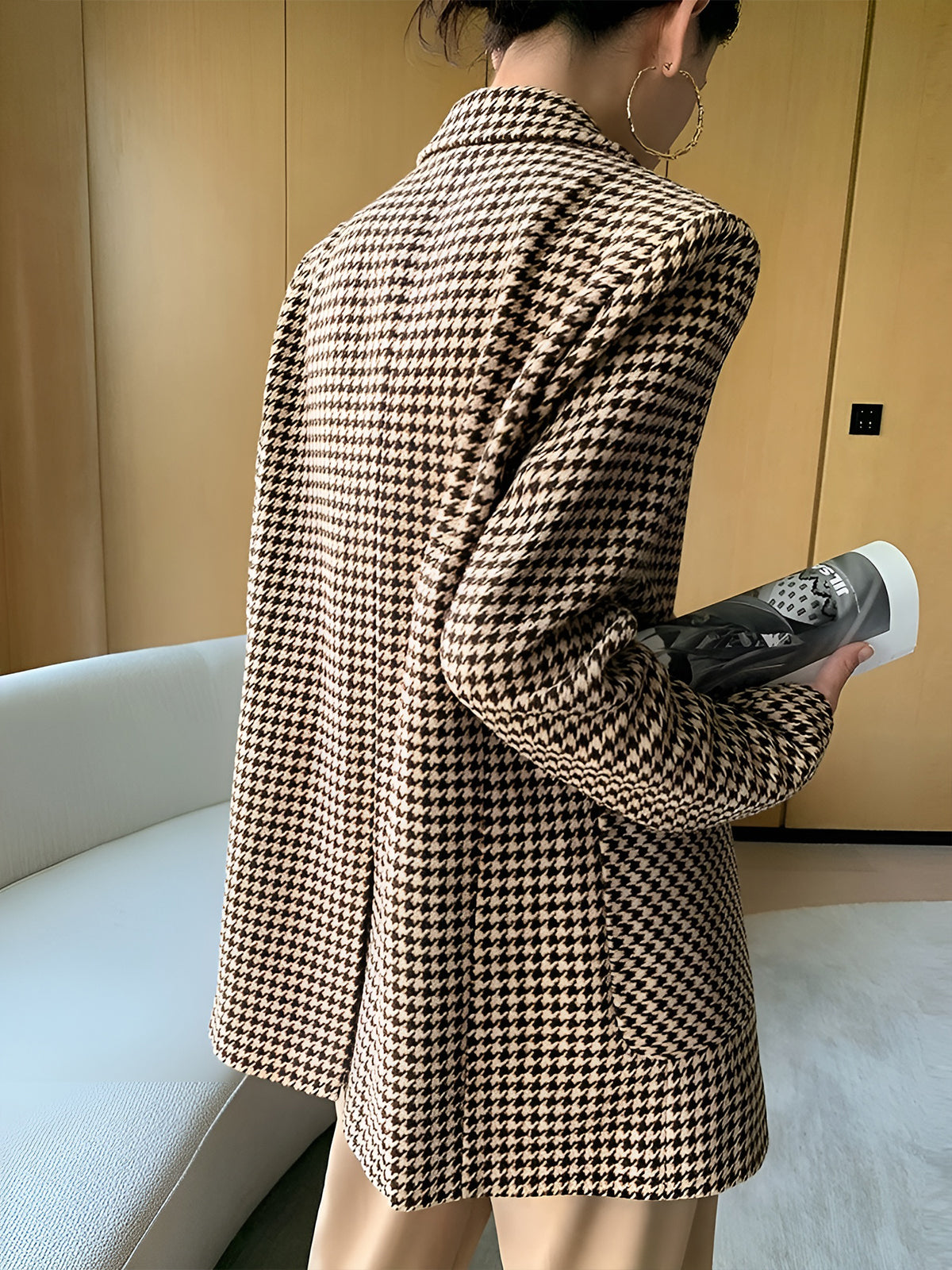 Blazer in Houndstooth — Belted Oversized Fit with Notch Lapel for Women