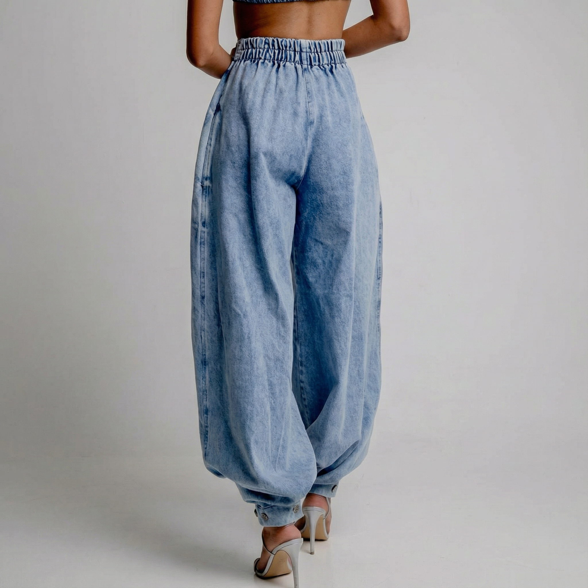 Jeans in Denim — High Waist Balloon Leg with Pleated Front and Gathered Cuffs for Women